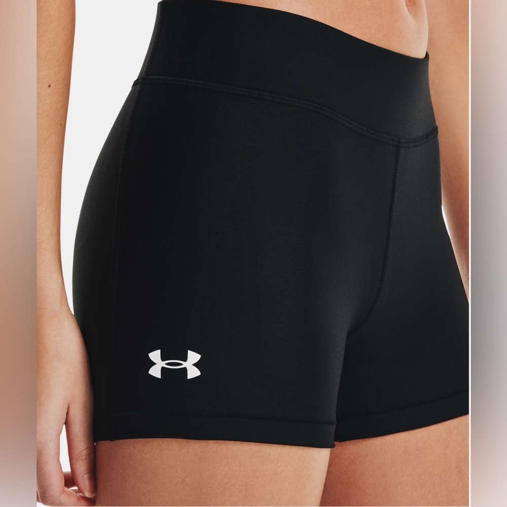Under Armour Heatgear Middy Spandex Athletic Shorts in Black - Size M